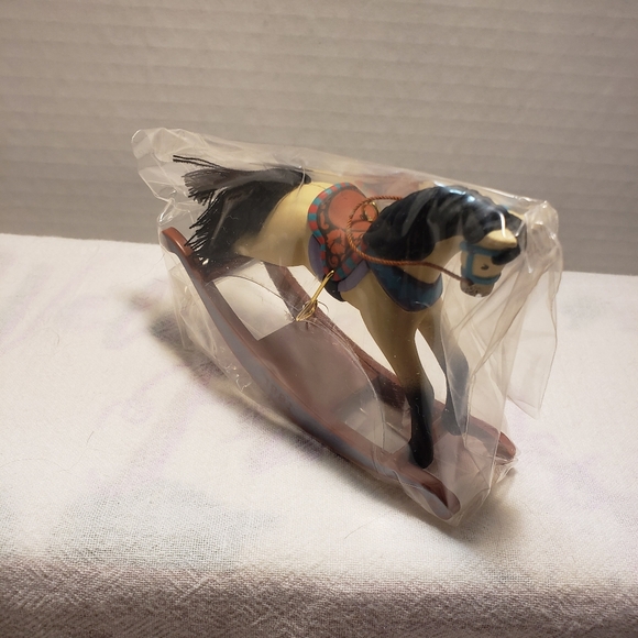 Beautiful Vintage 1991 Hallmark Keepsake Ornament new in original packaging. - Picture 2 of 13